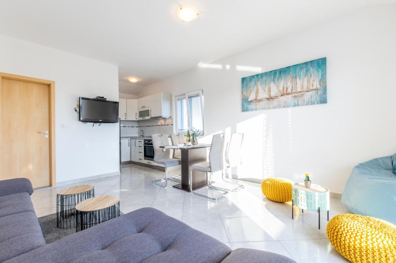 Villa Spark With Heated Pool In Rogoznica Zečevo מראה חיצוני תמונה