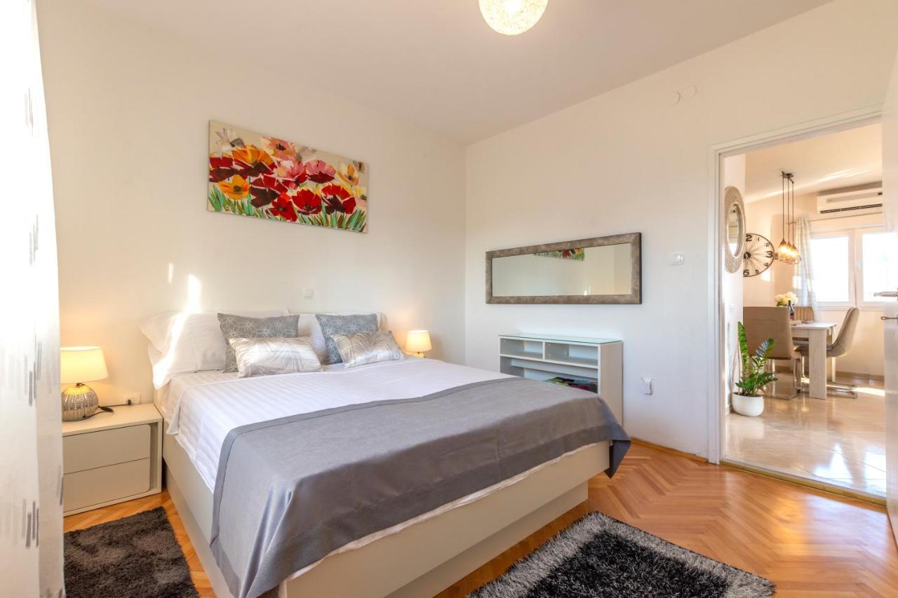 Villa Spark With Heated Pool In Rogoznica Zečevo מראה חיצוני תמונה
