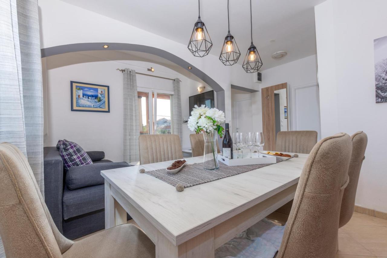 Villa Spark With Heated Pool In Rogoznica Zečevo מראה חיצוני תמונה