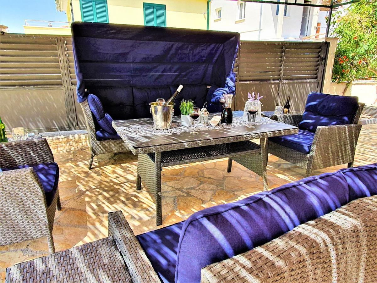 Villa Spark With Heated Pool In Rogoznica Zečevo מראה חיצוני תמונה